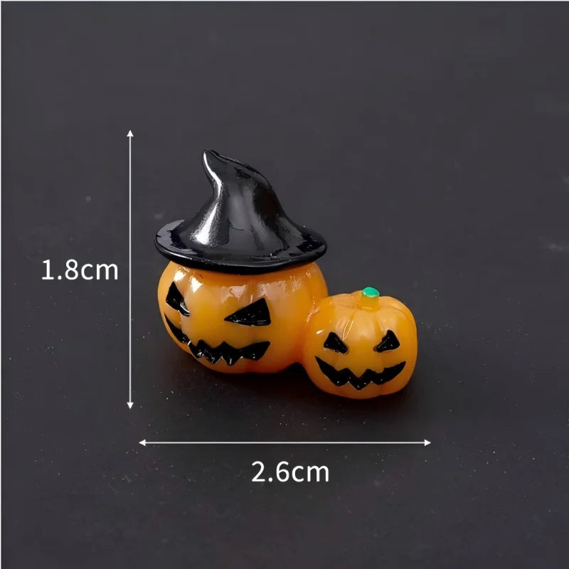 Mini Halloween Figurines – Resin Ghosts, Skulls & Tombstones for Spooky Decor
