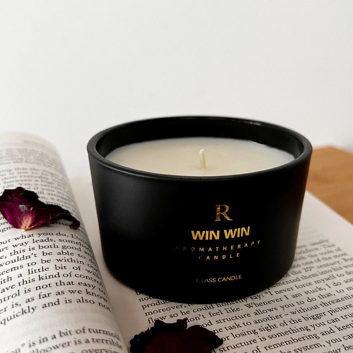 Lavender / Rose Aromatherapy Candle in Black Jar – Decorative Gift Candle