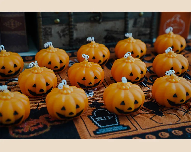 Halloween Kynttiläsarja – Käsintehdyt Tuoksukynttilät (Kallo, Kurpitsa, Hautakivi)