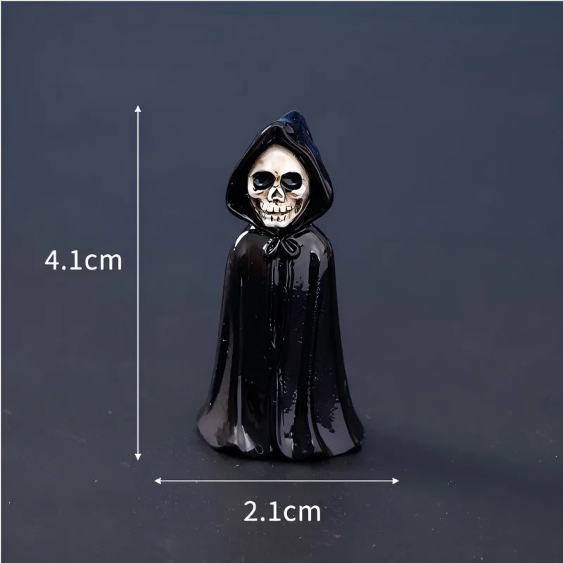 Mini Halloween Figurines – Resin Ghosts, Skulls & Tombstones for Spooky Decor