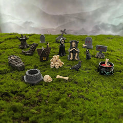 Mini Halloween Figurines – Resin Ghosts, Skulls & Tombstones for Spooky Decor