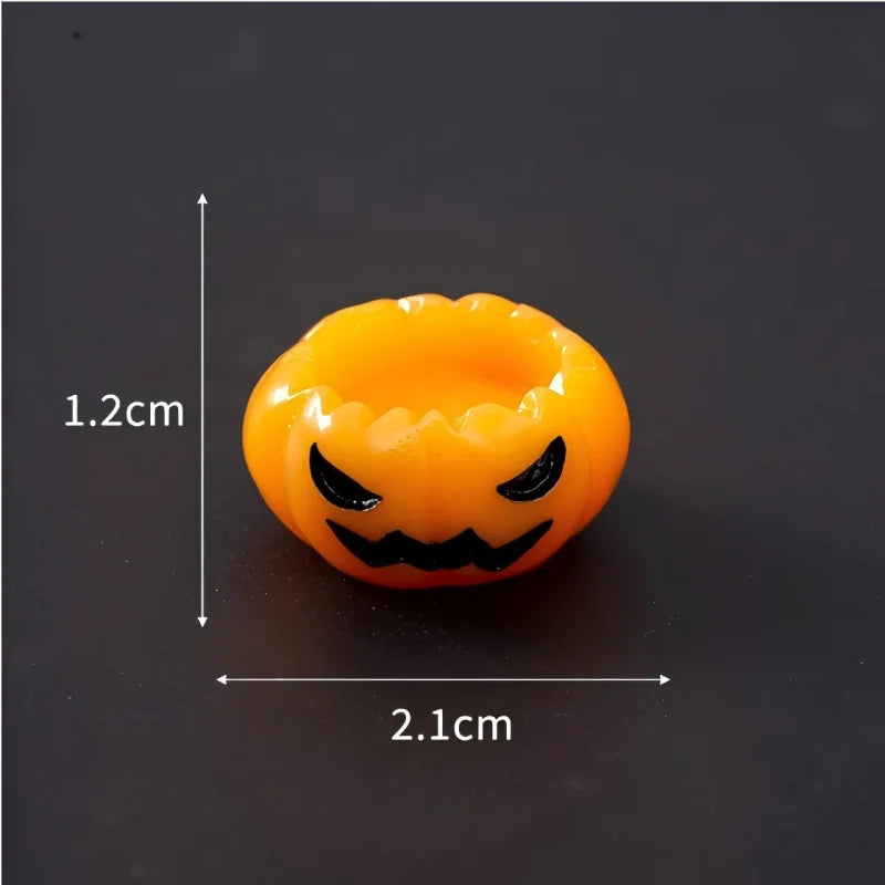 Mini Halloween Figurines – Resin Ghosts, Skulls & Tombstones for Spooky Decor