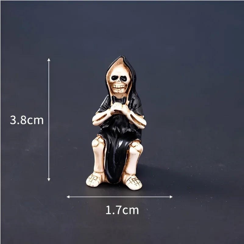 Mini Halloween Figurines – Resin Ghosts, Skulls & Tombstones for Spooky Decor