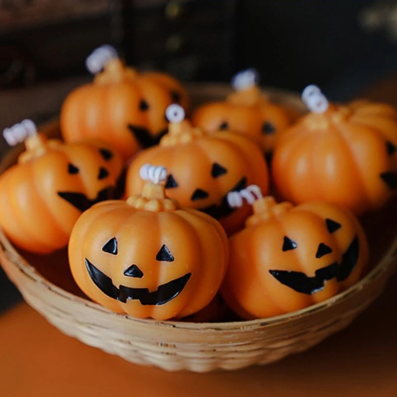 Halloween Kynttiläsarja – Käsintehdyt Tuoksukynttilät (Kallo, Kurpitsa, Hautakivi)